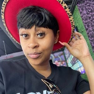 Meet your Posher, Abria